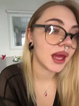 Snapshot of LunaMillie chatting on September 27, 12:23 pm LunaMillie online show from September 27, 12:23 pm