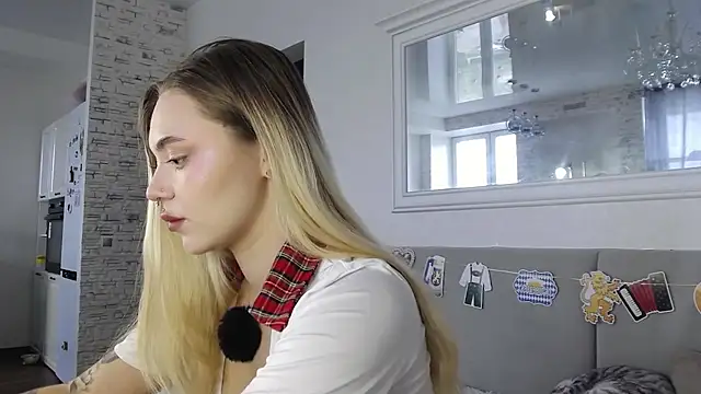 Snapshot of LunaMillie chatting on September 23, 5:38 am LunaMillie online show from September 23, 5:38 am