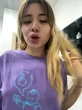 Snapshot of LunaMillie chatting on October 25, 7:32 pm LunaMillie online show from October 25, 7:32 pm