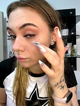 Snapshot of LunaMillie chatting on October 21, 9:13 am LunaMillie online show from October 21, 9:13 am