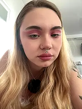 Snapshot of LunaMillie chatting on September 28, 12:54 pm LunaMillie online show from September 28, 12:54 pm