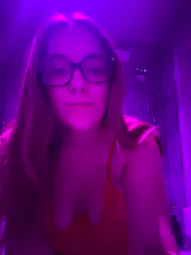 EmilyEast online show from September 14, 2:53 am