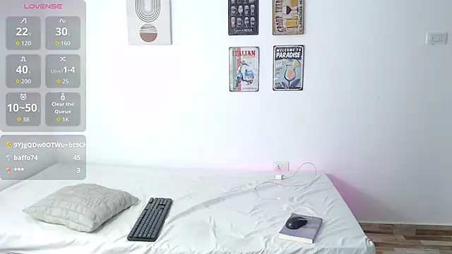 Snapshot of Laramucci chatting on September 12, 9:55 pm Laramucci online show from September 12, 9:55 pm