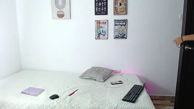 Snapshot of Laramucci chatting on September 9, 9:47 pm Laramucci online show from September 9, 9:47 pm