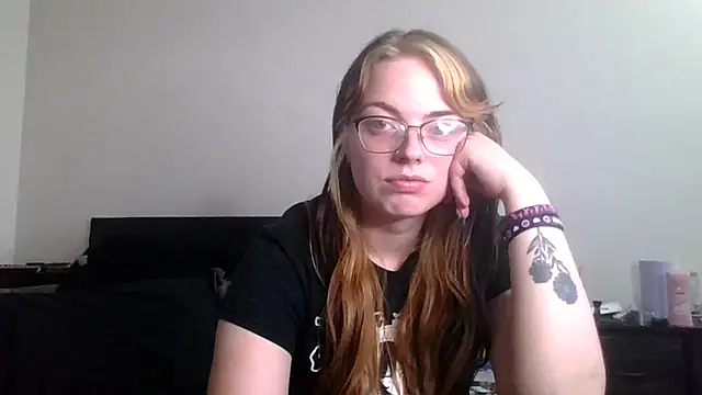 EmeraldVixxxen online show from September 15, 12:30 am
