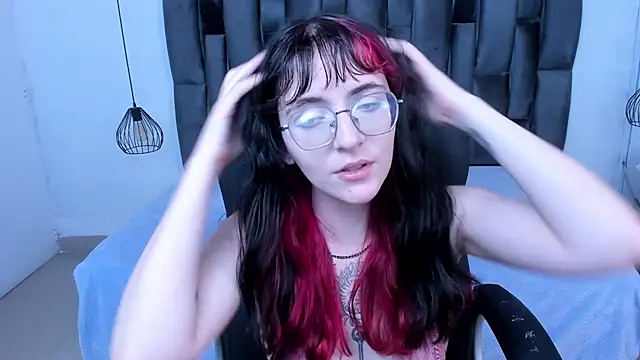 Snapshot of AfroditaLeclair chatting on October 19, 6:32 pm AfroditaLeclair online show from October 19, 6:32 pm