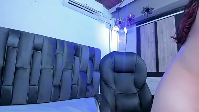 Snapshot of AfroditaLeclair chatting on October 11, 3:44 am AfroditaLeclair online show from October 11, 3:44 am