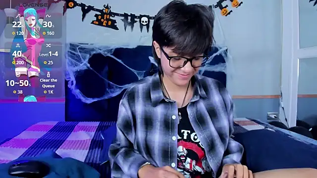 Snapshot of Tsuki_Maru chatting on October 23, 8:37 pm Tsuki Maru online show from October 23, 8:37 pm