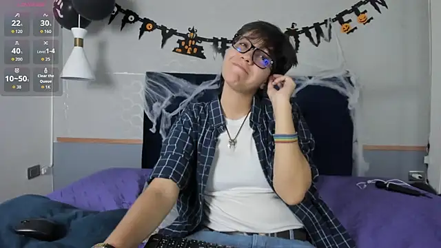 Snapshot of Tsuki_Maru chatting on October 22, 8:36 pm Tsuki Maru online show from October 22, 8:36 pm