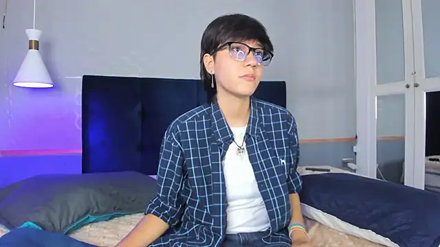 Snapshot of Tsuki_Maru chatting on October 1, 8:03 pm Tsuki Maru online show from October 1, 8:03 pm