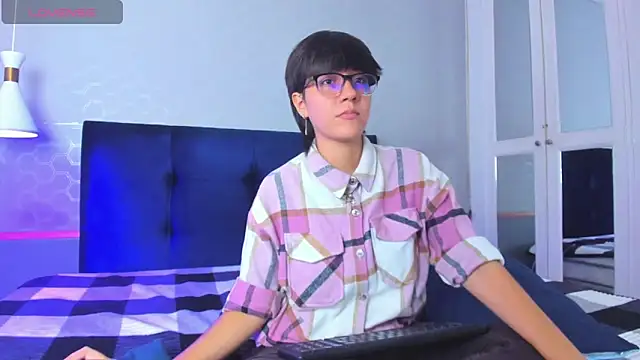 Snapshot of Tsuki_Maru chatting on October 6, 8:13 pm Tsuki Maru online show from October 6, 8:13 pm