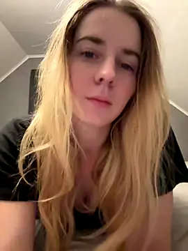 Snapshot of ellieen chatting on October 20, 9:51 pm ellieen online show from October 20, 9:51 pm