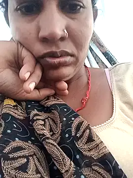 Snapshot of Hot_Seema83 chatting on October 17, 12:19 pm Hot Seema83 online show from October 17, 12:19 pm