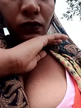 Snapshot of Hot_Seema83 chatting on October 30, 11:44 am Hot Seema83 online show from October 30, 11:44 am