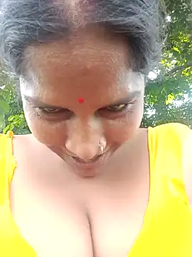 Snapshot of Hot_Seema83 chatting on October 2, 9:03 am Hot Seema83 online show from October 2, 9:03 am