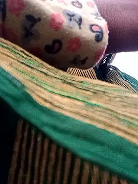 Snapshot of Hot_Seema83 chatting on October 31, 11:47 am Hot Seema83 online show from October 31, 11:47 am