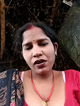 Snapshot of Hot_Seema83 chatting on September 27, 8:21 am Hot Seema83 online show from September 27, 8:21 am