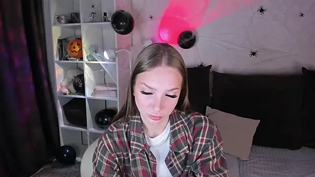 Snapshot of AliceLababy_ chatting on October 27, 4:19 am AliceLababy online show from October 27, 4:19 am