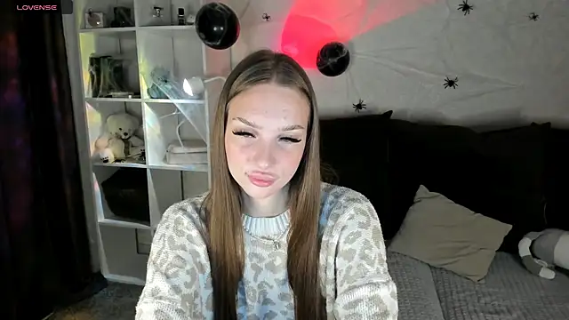 Snapshot of AliceLababy_ chatting on October 26, 3:13 am AliceLababy online show from October 26, 3:13 am