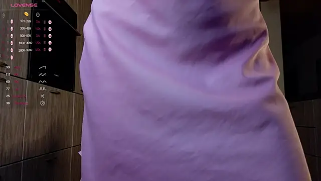 Snapshot of JuliannaWenger chatting on September 27, 8:16 pm JuliannaWenger online show from September 27, 8:16 pm