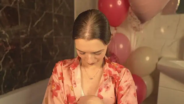 Snapshot of RoxieBolich chatting on October 17, 2:31 pm RoxieBolich online show from October 17, 2:31 pm