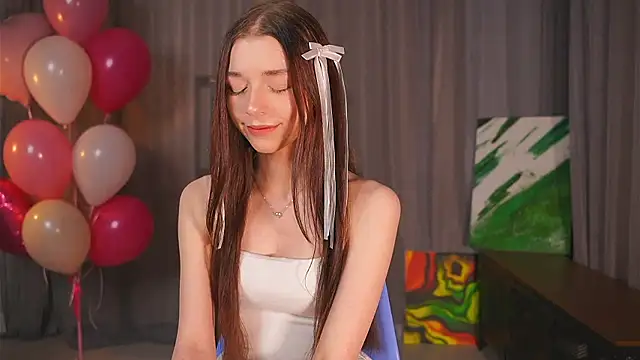 Snapshot of RoxieBolich chatting on October 9, 1:48 pm RoxieBolich online show from October 9, 1:48 pm