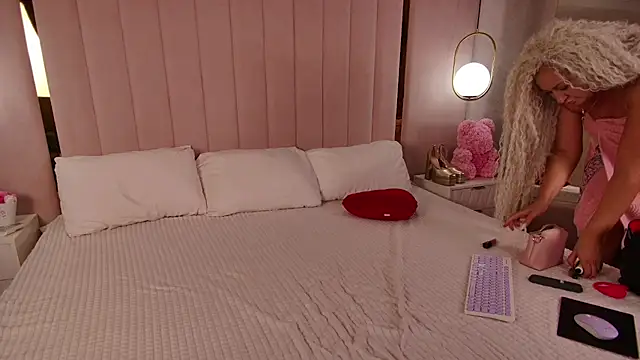 Snapshot of Lilit_1Love chatting on September 10, 3:56 pm Lilit 1Love online show from September 10, 3:56 pm