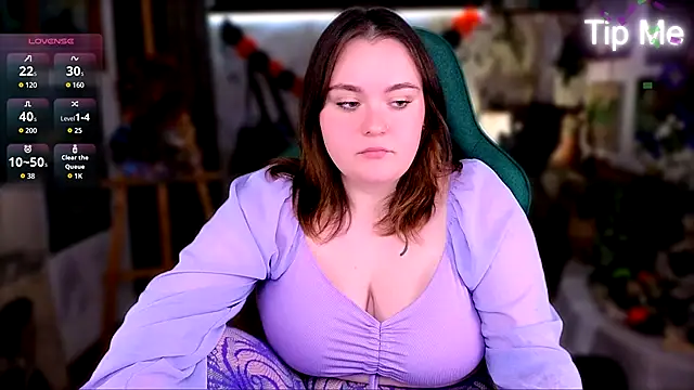 Snapshot of KatrinClark chatting on October 31, 6:01 pm KatrinClark online show from October 31, 6:01 pm