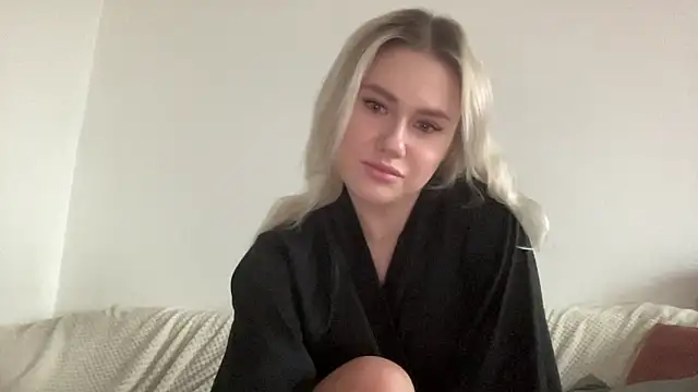 ElaraLuxxxe online show from November 4, 11:04 am