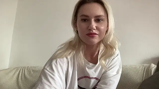 ElaraLuxxxe online show from October 21, 9:57 am