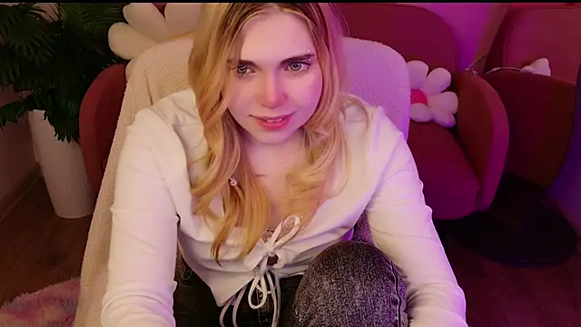 Snapshot of Evie_Vall chatting on October 4, 3:27 pm Evie Vall online show from October 4, 3:27 pm