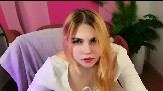 Snapshot of Evie_Vall chatting on September 20, 3:10 pm Evie Vall online show from September 20, 3:10 pm