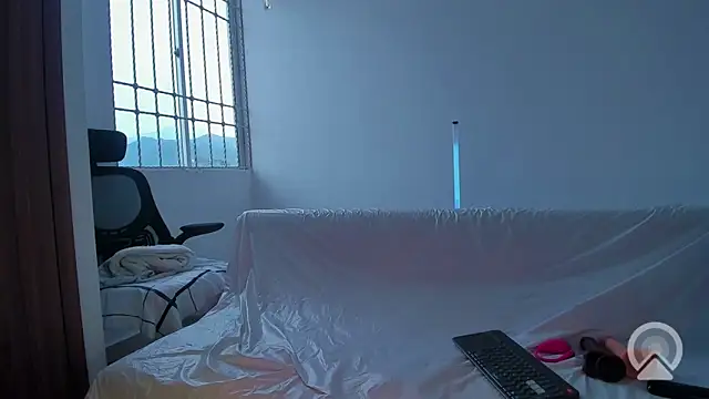 Amberdecolombia online show from April 7, 9:39 pm