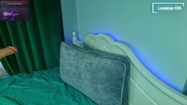 Snapshot of katerine_Monroe chatting on October 18, 6:38 am katerine Monroe online show from October 18, 6:38 am