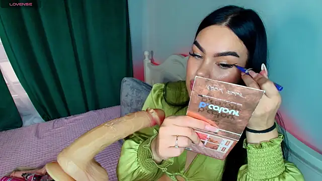 Snapshot of katerine_Monroe chatting on October 12, 2:19 pm katerine Monroe online show from October 12, 2:19 pm