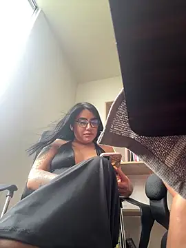 Sophie Dreamss online show from February 8, 8:45 pm