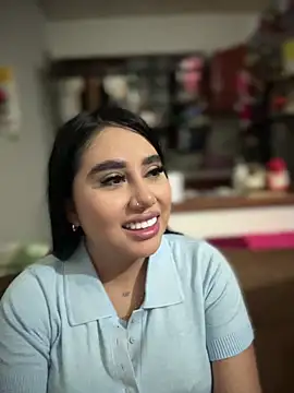 Snapshot of Sophie_Dreamss chatting on October 18, 10:22 pm Sophie Dreamss online show from October 18, 10:22 pm