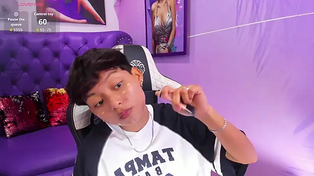 Snapshot of tefi_meow chatting on October 10, 12:21 pm tefi meow online show from October 10, 12:21 pm