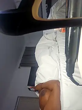 Snapshot of trickyOne chatting on October 31, 6:45 pm trickyOne online show from October 31, 6:45 pm