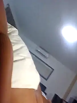 Snapshot of trickyOne chatting on October 24, 8:27 pm trickyOne online show from October 24, 8:27 pm