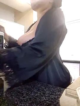 Snapshot of trickyOne chatting on October 26, 9:32 pm trickyOne online show from October 26, 9:32 pm