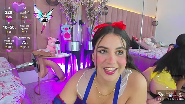 Snapshot of LizzyOlsen chatting on October 16, 7:27 pm LizzyOlsen online show from October 16, 7:27 pm