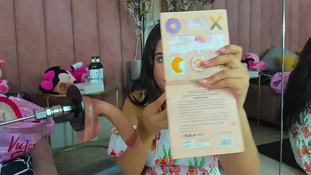 Snapshot of LizzyOlsen chatting on October 18, 9:27 pm LizzyOlsen online show from October 18, 9:27 pm