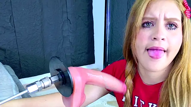 LizzyOlsen online show from May 2, 4:27 am