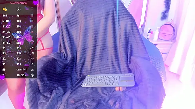 ada piter online show from December 17, 4:38 am