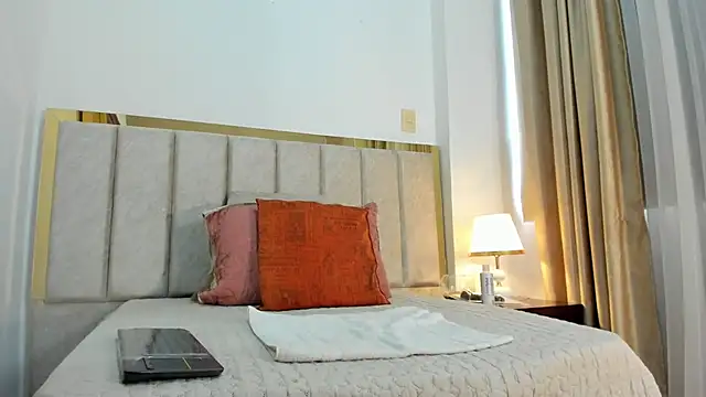 Snapshot of MaraRosenthal chatting on October 18, 12:30 pm MaraRosenthal online show from October 18, 12:30 pm