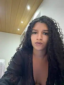 larajuli online show from February 17, 9:03 pm