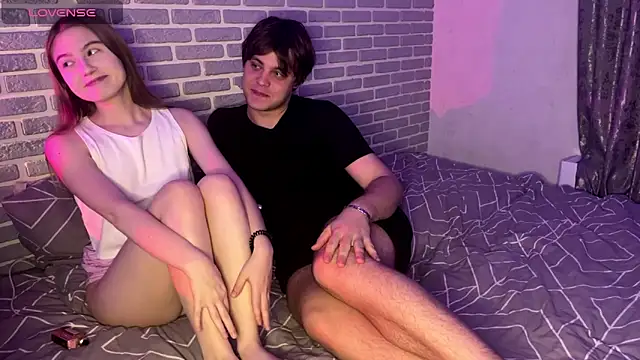 fetchingcouplee online show from September 22, 3:21 pm