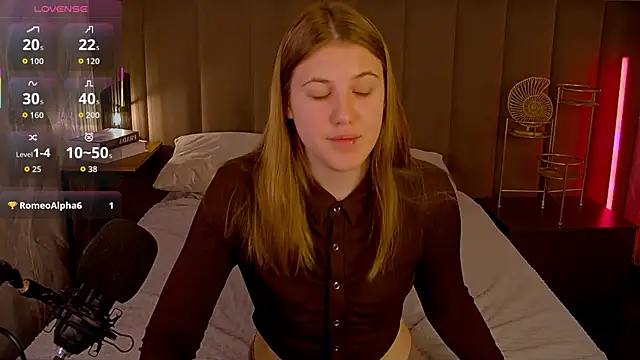 MelanieHenders online show from October 12, 5:54 am