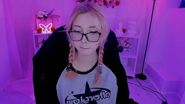 RubyBennett online show from September 15, 7:38 am